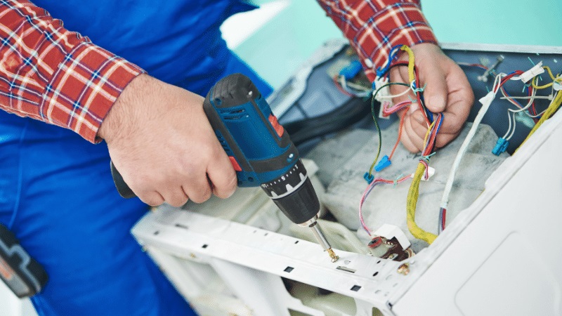 Selçuk Termodinamik Termodinamik çamaşır makinesi kart tamiri – Su almama arızası orijinal parça ile giderildi. - Teknik servis örneği